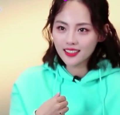 张嘉倪网红吃瓜是真的吗,真相揭秘还是网络炒作？